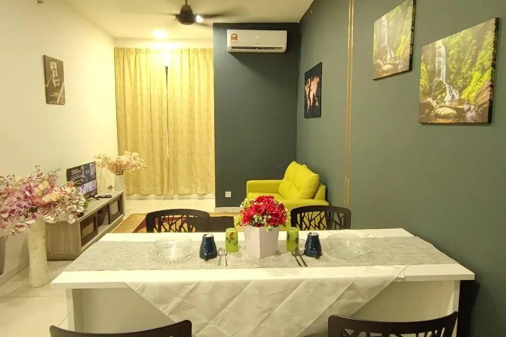 Hza1315- Selfcheck-In-Wifi- Parking- Pool- Klia, 7102 Apartment Kampong Melot 0*,  Malaysia